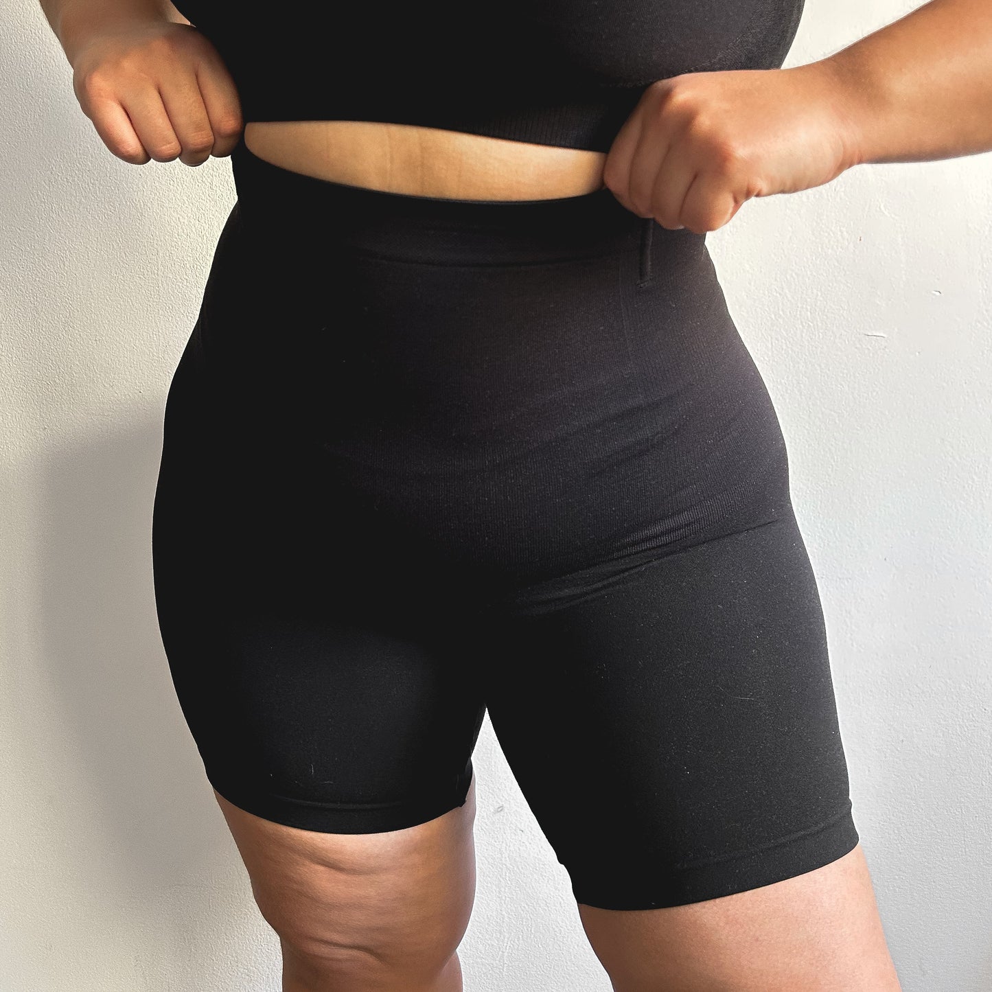 Alethia Short de Soporte Suave de Cintura Alta